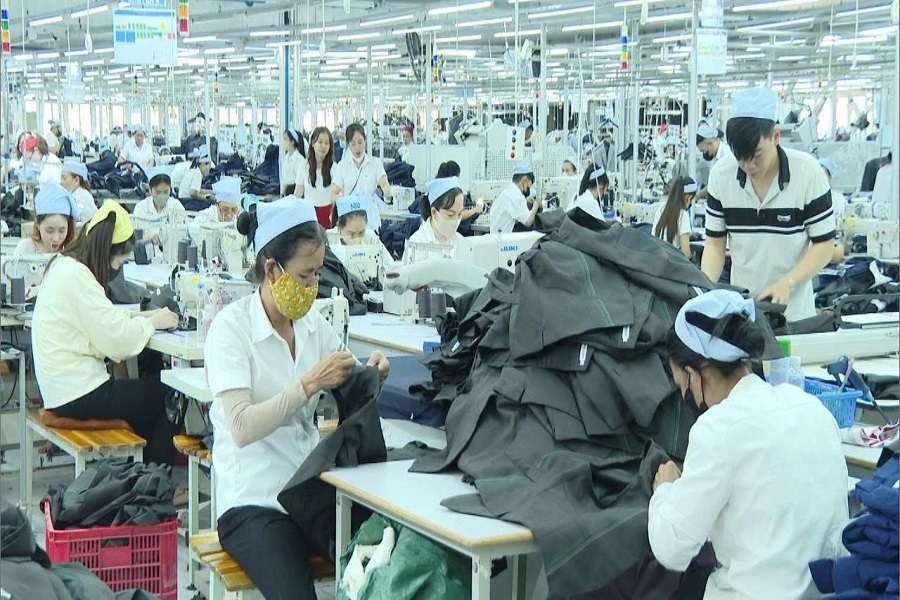 Ng&agrave;nh may mặc giải quyết việc l&agrave;m ổn định cho nhiều lao động tại c&aacute;c địa phương L&acirc;m Đồng