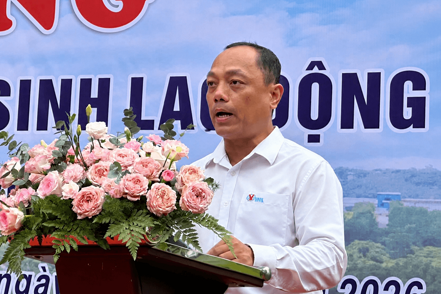 Ph&oacute; Gi&aacute;m đốc C&ocirc;ng ty Nh&ocirc;m Đắk N&ocirc;ng - TKV Nguyễn Vũ Ho&agrave;ng ph&aacute;t biểu tại buổi lễ