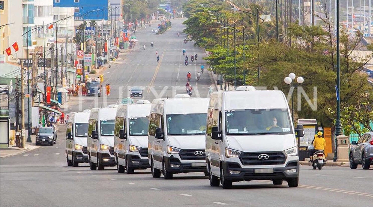 Bảng giá thuê xe 16 chỗ tại TPHCM từ Thuê Xe Việt uy tín
