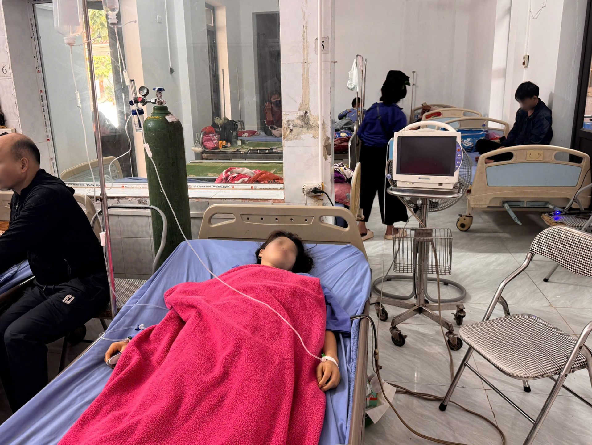 bệnh nhân đã vượt qua cơn nguy kịch, sức khỏe bước đầu ổn định và đang tiếp tục được theo dõi, điều trị. bệnh nhân đã vượt qua cơn nguy kịch, sức khỏe bước đầu ổn định và đang tiếp tục được theo dõi, điều trị.