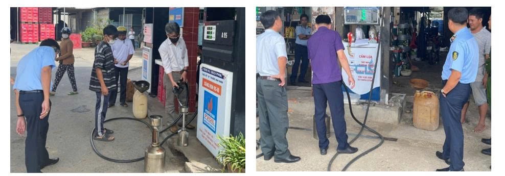 Lực lượng chức năng lấy mẫu sản phẩm để kiểm tra