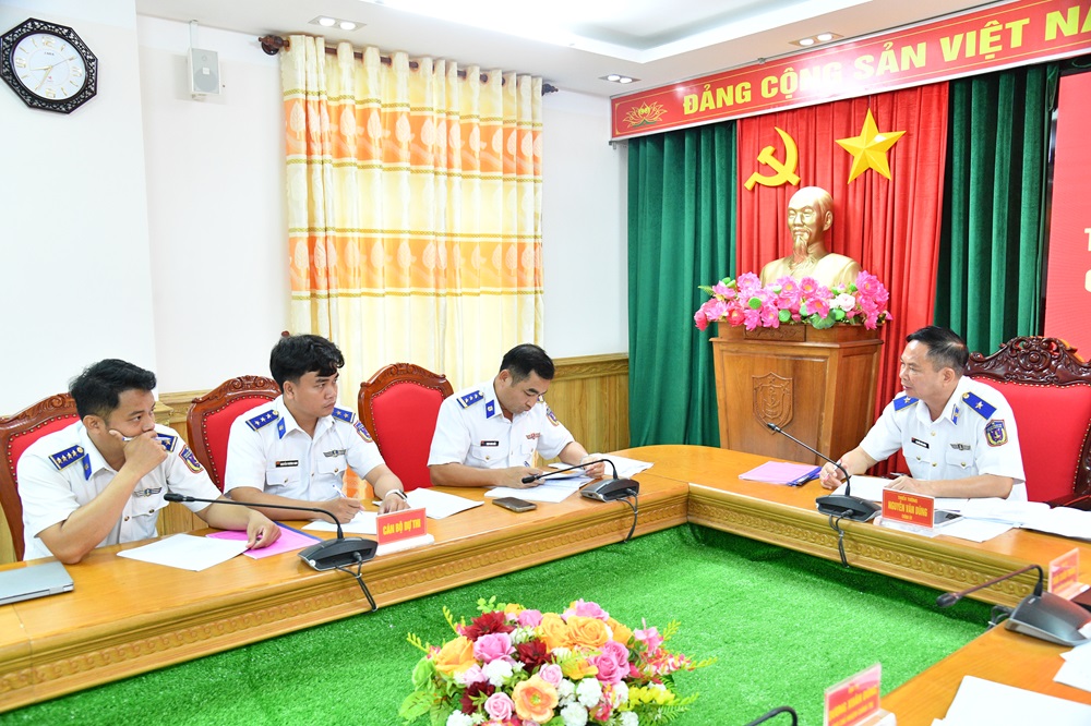 C&aacute;c đại biểu thảo luận, đ&oacute;ng g&oacute;p &yacute; kiến ho&agrave;n thiện đề cương.