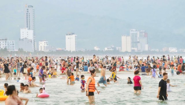Th&aacute;ng 6 được xem l&agrave; thời điểm l&yacute; tưởng để trải nghiệm th&agrave;nh phố biển n&agrave;y khi thời tiết nắng đẹp, &iacute;t mưa, thuận lợi cho c&aacute;c hoạt động du lịch biển, nghỉ dưỡng v&agrave; kh&aacute;m ph&aacute;.