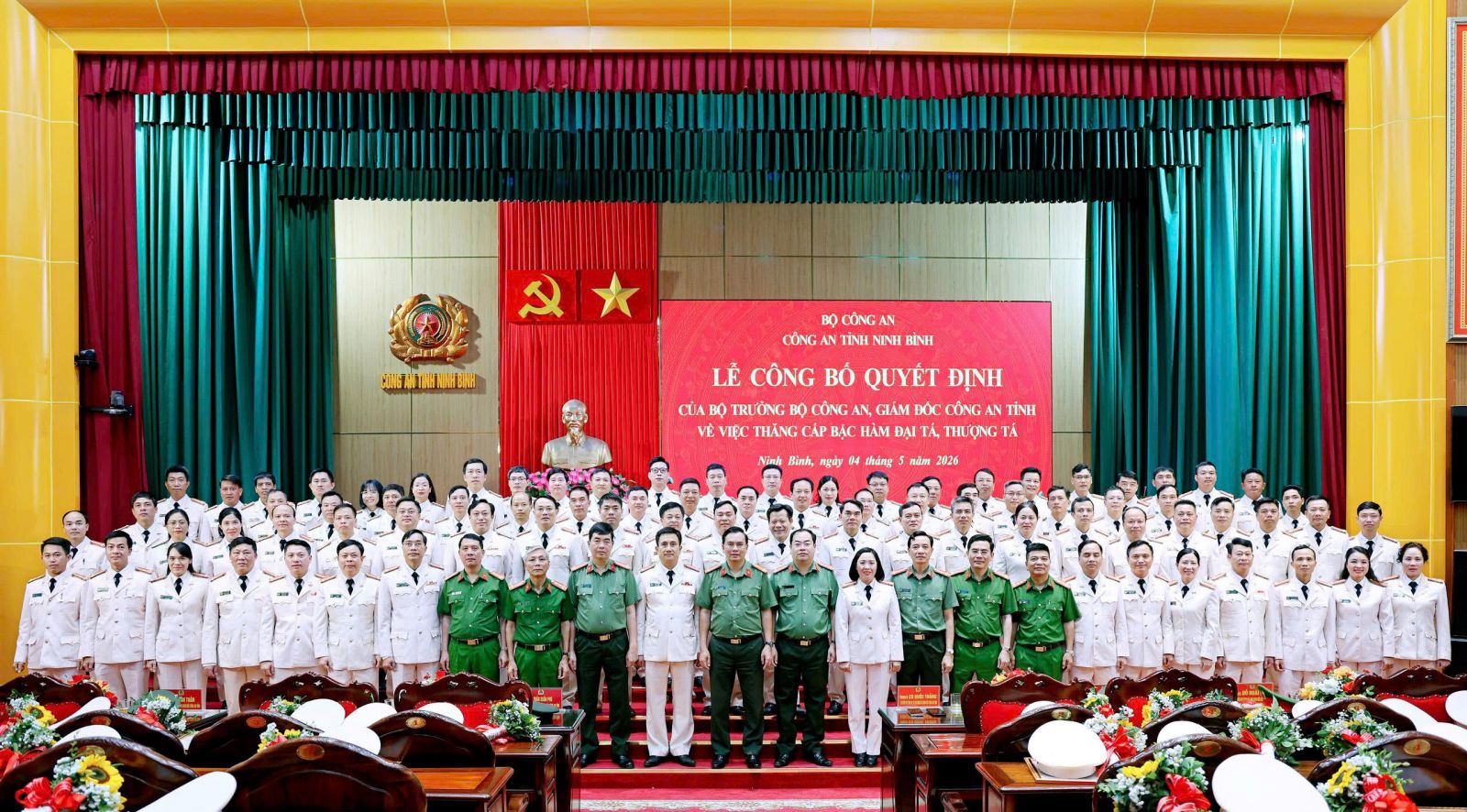 Ninh Bình: Tổ chức Lễ công bố Quyết định thăng cấp bậc hàm Đại tá, Thượng tá