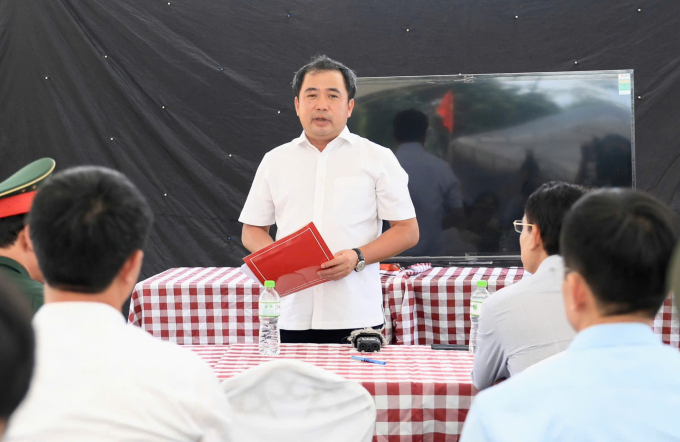 B&iacute; thư Th&agrave;nh ủy H&agrave; Nội Trần Đức Thắng chỉ đạo trực tiếp tại c&ocirc;ng trường dự &aacute;n, chiều 3/5