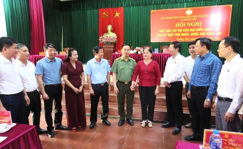 Đoàn đại biểu Quốc hội tỉnh Thanh Hóa tiếp xúc cử tri tại xã Hoằng Tiến và phường Nam Sầm Sơn