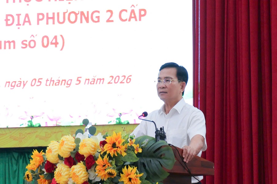 Đồng ch&iacute; Hồ Văn Mười, Ủy vi&ecirc;n Ban Chấp h&agrave;nh Trung ương Đảng, Ph&oacute; B&iacute; thư Tỉnh ủy, Chủ tịch UBND tỉnh chia sẻ với những kh&oacute; khăn của c&aacute;c địa phương khi vận h&agrave;nh m&ocirc; h&igrave;nh ch&iacute;nh quyền địa phương 2 cấp với khối lượng c&ocirc;ng việc lớn