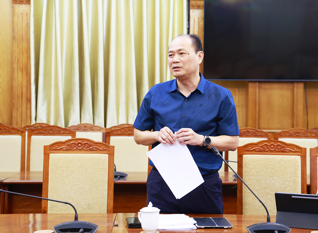 Đại diện l&atilde;nh đạo Sở Nội vụ b&aacute;o c&aacute;o t&oacute;m tắt Đề cương Đề &aacute;n th&agrave;nh lập th&agrave;nh phố Bắc Ninh trực thuộc Trung ương tại hội nghị.