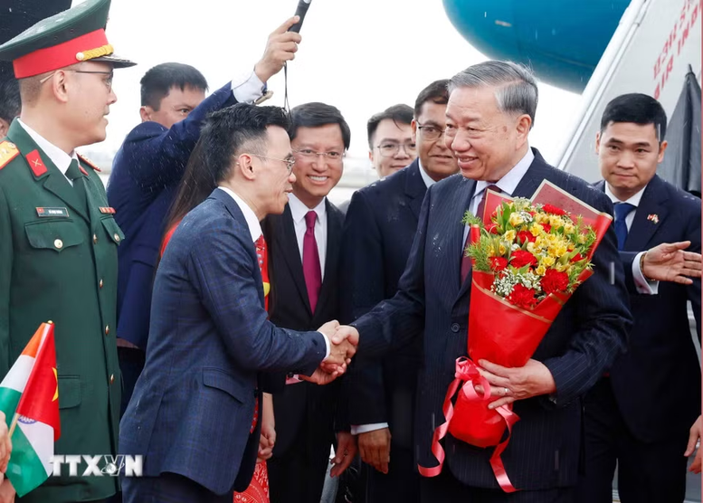 Lễ đ&oacute;n Tổng B&iacute; thư, Chủ tịch nước T&ocirc; L&acirc;m tại S&acirc;n bay qu&acirc;n sự Palam, Thủ đ&ocirc; New Delhi - Ảnh: TTXVN