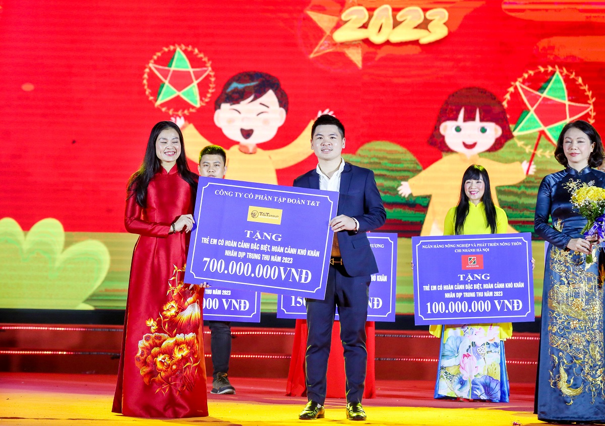 Trong nhiều năm qua, &ocirc;ng Đỗ Vinh Quang c&ugrave;ng T&T Group v&agrave; c&aacute;c doanh nghiệp trong hệ sinh th&aacute;i đ&atilde; triển khai nhiều hoạt động hỗ trợ trẻ em c&oacute; ho&agrave;n cảnh kh&oacute; khăn tại nhiều tỉnh, th&agrave;nh tr&ecirc;n cả nước.