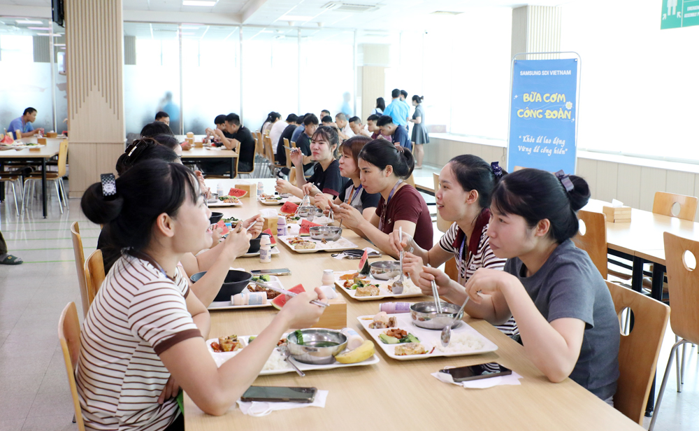 Bắc Ninh: Doanh nghiệp FDI tổ chức “Bữa cơm công đoàn” tri ân người lao động