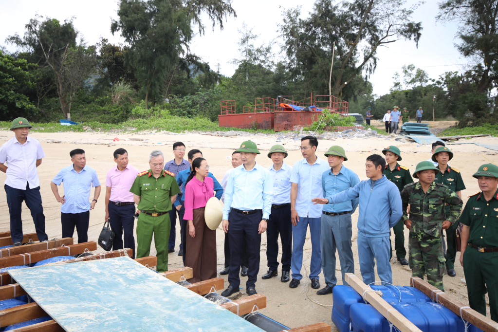 Khảo s&aacute;t thực địa tại Dự &aacute;n nu&ocirc;i trồng thuỷ sản tại H&ograve;n Ngang của C&ocirc;ng ty CP Mực nhảy Biển Đ&ocirc;ng