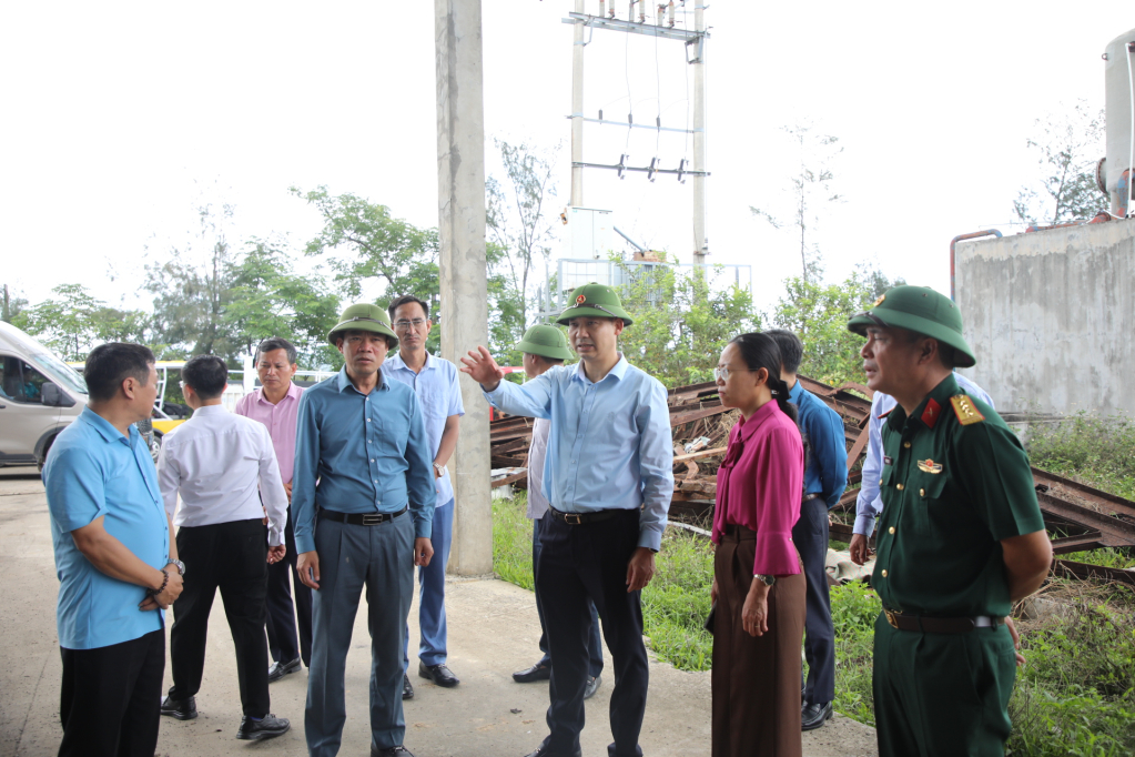 Kiểm tra khu xử l&yacute; r&aacute;c thải tập trung của đặc khu C&ocirc; T&ocirc;