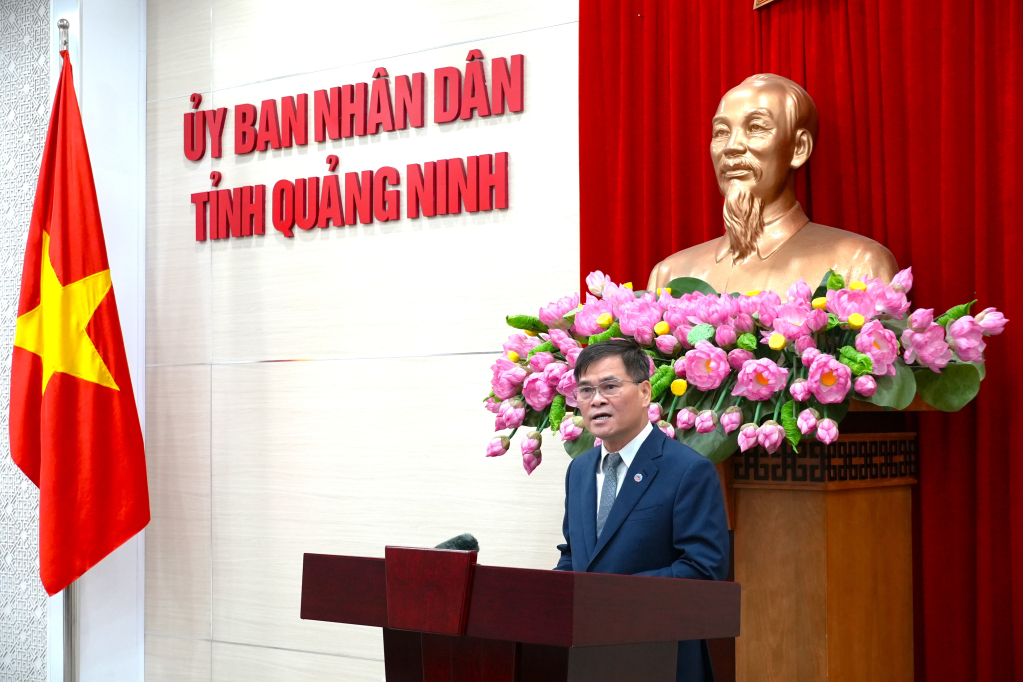 &Ocirc;ng B&ugrave;i Văn Khắng, Ph&oacute; B&iacute; thư Tỉnh ủy, Chủ tịch UBND tỉnh Quảng Ninh ph&aacute;t biểu chỉ đạo tại hội nghị