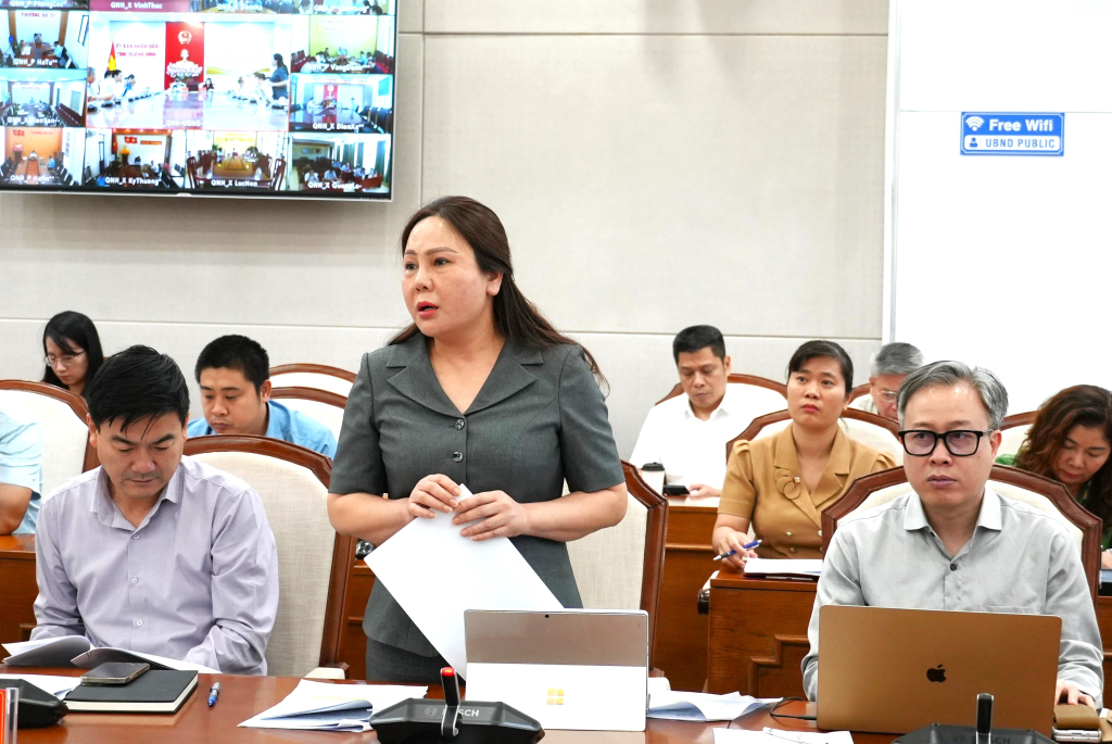 L&atilde;nh đạo Sở C&ocirc;ng Thương Quảng Ninh ph&aacute;t biểu &yacute; kiến tại hội nghị