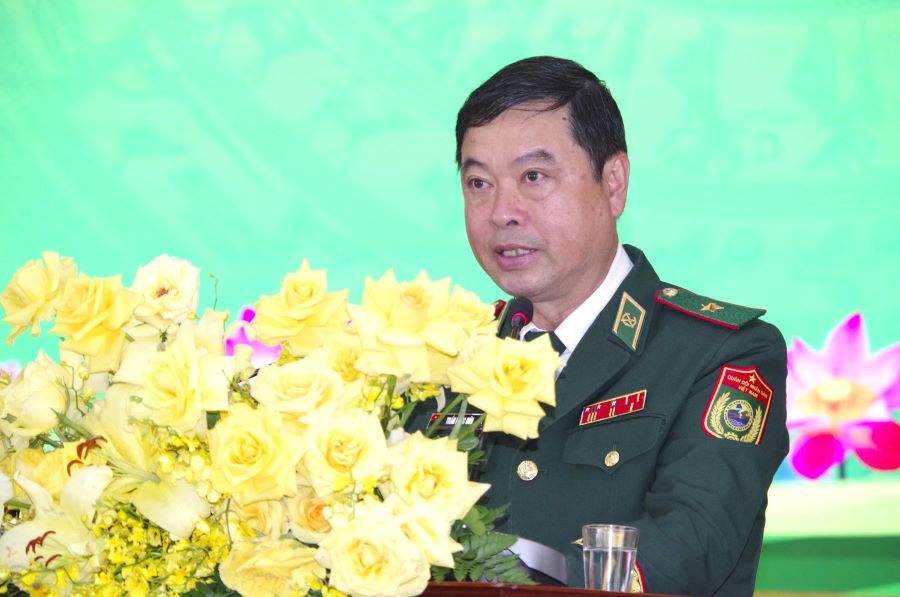 Thiếu tướng Trần Ngọc Hữu, Ph&oacute; Tư lệnh Bộ đội Bi&ecirc;n ph&ograve;ng ph&aacute;t biểu ch&uacute;c mừng 50 năm Ng&agrave;y Truyền thống Bộ đội Bi&ecirc;n ph&ograve;ng tỉnh Long An