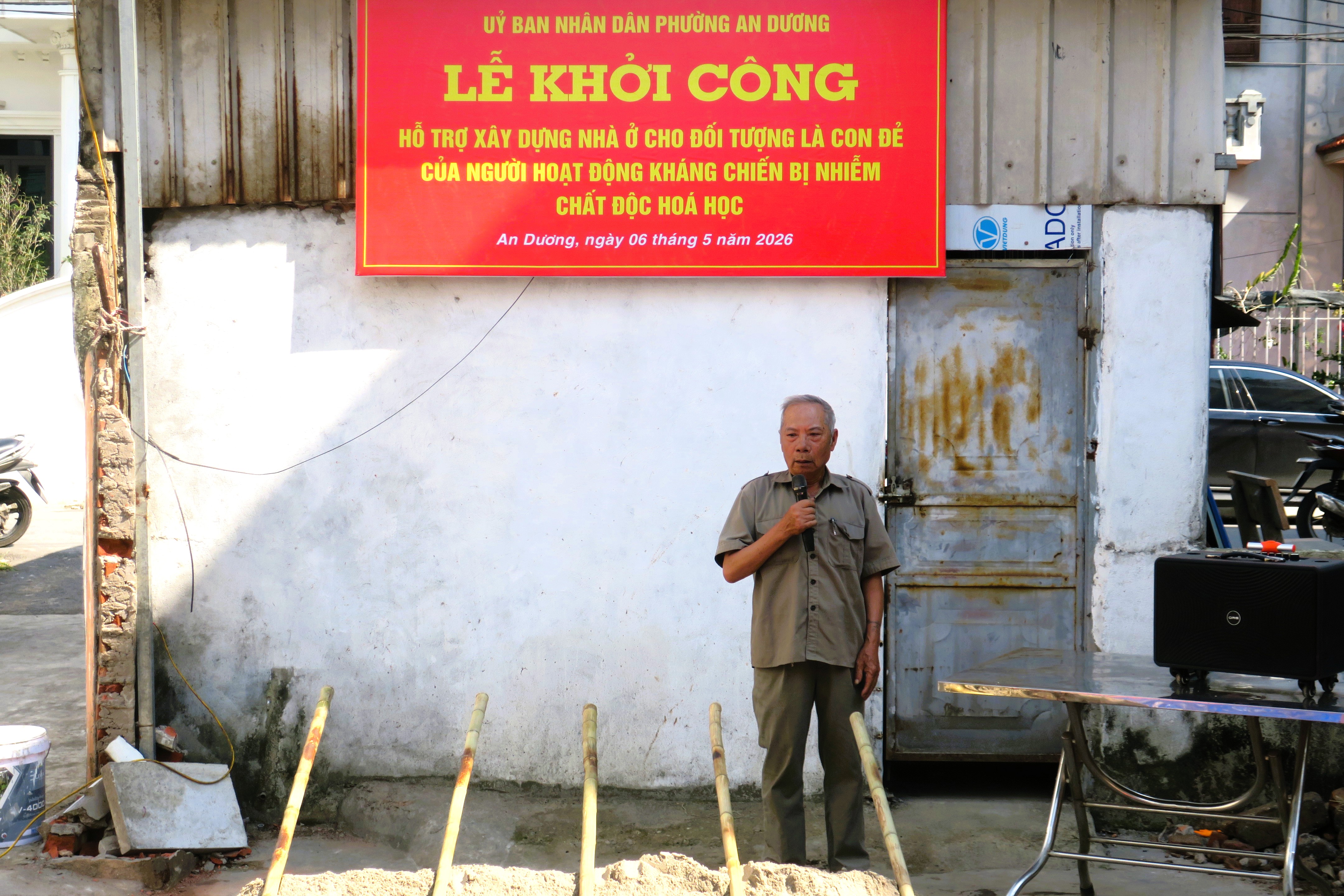 Đại diện gia đ&igrave;nh &ocirc;ng Dương Văn Quỳnh ph&aacute;t biểu cảm ơn chương tr&igrave;nh.
