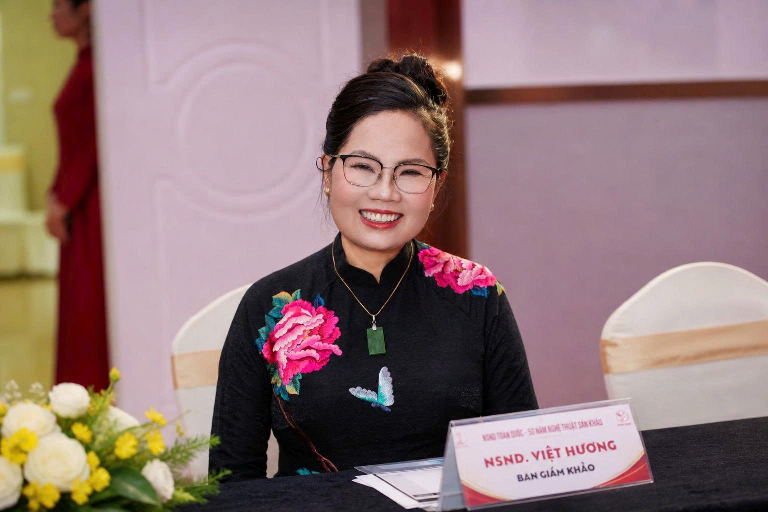 NSND &ndash; Đạo diễn Việt Hương
