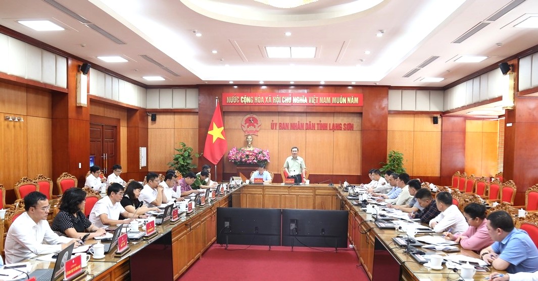 Quang cảnh buổi l&agrave;m việc