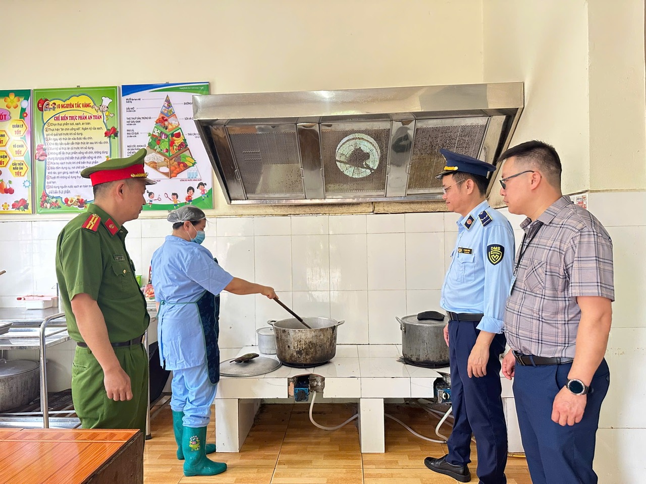 Lạng Sơn xử lý nghiêm vi phạm trong “Tháng hành động vì an toàn thực phẩm”