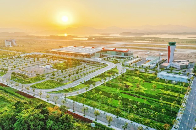 Sân bay quốc tế Vân Đồn - cảng hàng không tư nhân đầu tiên tại Việt Nam được kiến tạo theo chuẩn mực sinh thái hiện đại. Ảnh: Ánh Dương Sân bay quốc tế Vân Đồn - cảng hàng không tư nhân đầu tiên tại Việt Nam được kiến tạo theo chuẩn mực sinh thái hiện đại. Ảnh: Ánh Dương