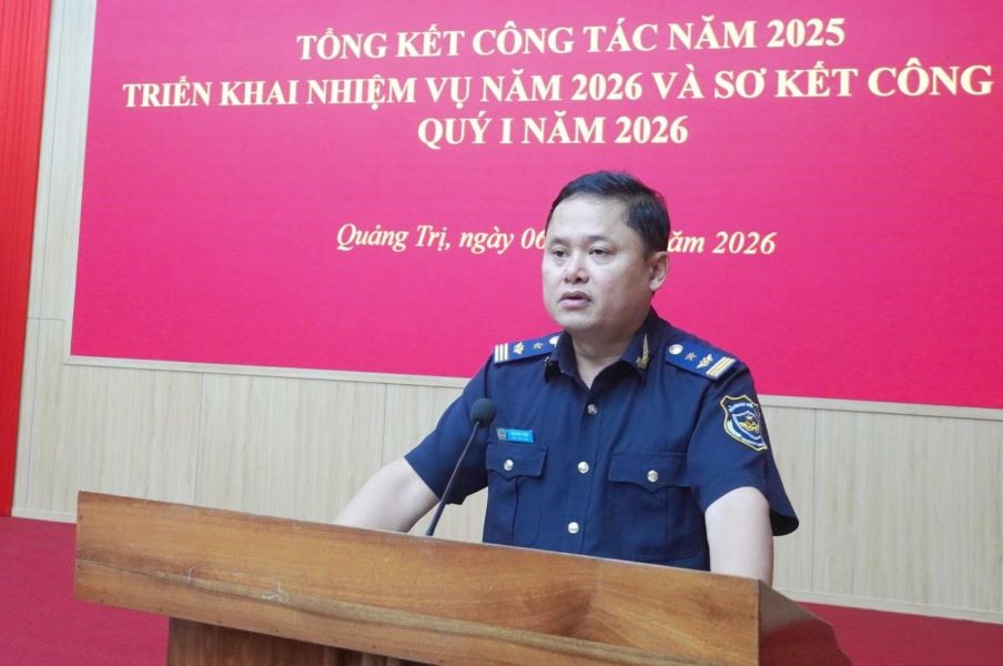 Đại diện Chi cục Hải quan khu vực IX ph&aacute;t biểu &yacute; kiến tại hội nghị