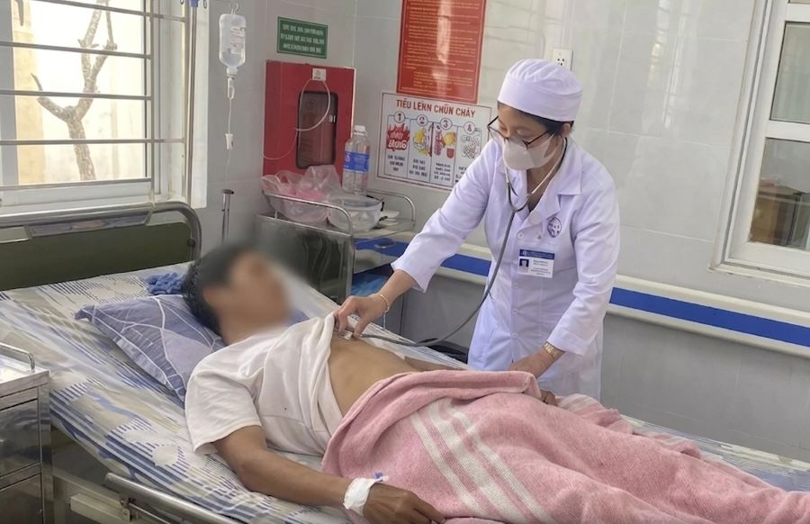 Quảng Trị: Nhiều người ngộ độc phải nhập viện vì ăn ve sầu
