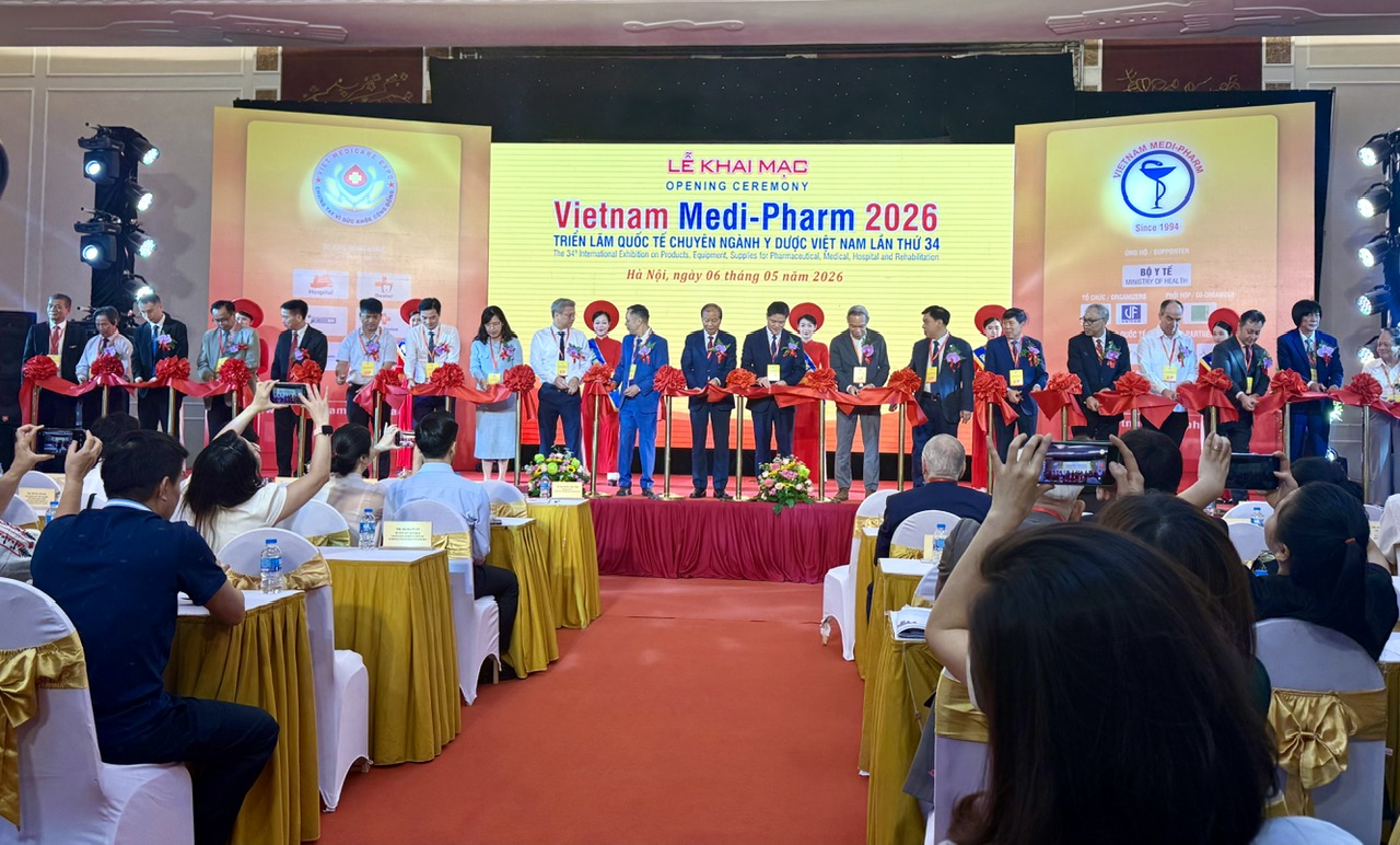 Toàn cảnh lễ khai mạc Vietnam Medi-Pharm 2026 - sự kiện quy tụ đông đảo doanh nghiệp trong và ngoài nước, phản ánh sự sôi động của thị trường thiết bị và công nghệ y dược tại Việt Nam. Toàn cảnh lễ khai mạc Vietnam Medi-Pharm 2026 - sự kiện quy tụ đông đảo doanh nghiệp trong và ngoài nước, phản ánh sự sôi động của thị trường thiết bị và công nghệ y dược tại Việt Nam.