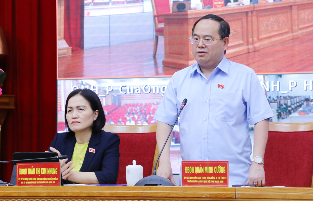 Đại biểu Quản Minh Cường, Ủy vi&ecirc;n Trung ương Đảng, B&iacute; thư Tỉnh ủy, Trưởng Đo&agrave;n ĐBQH tỉnh Quảng Ninh, ph&aacute;t biểu tại chương tr&igrave;nh tiếp x&uacute;c cử tri