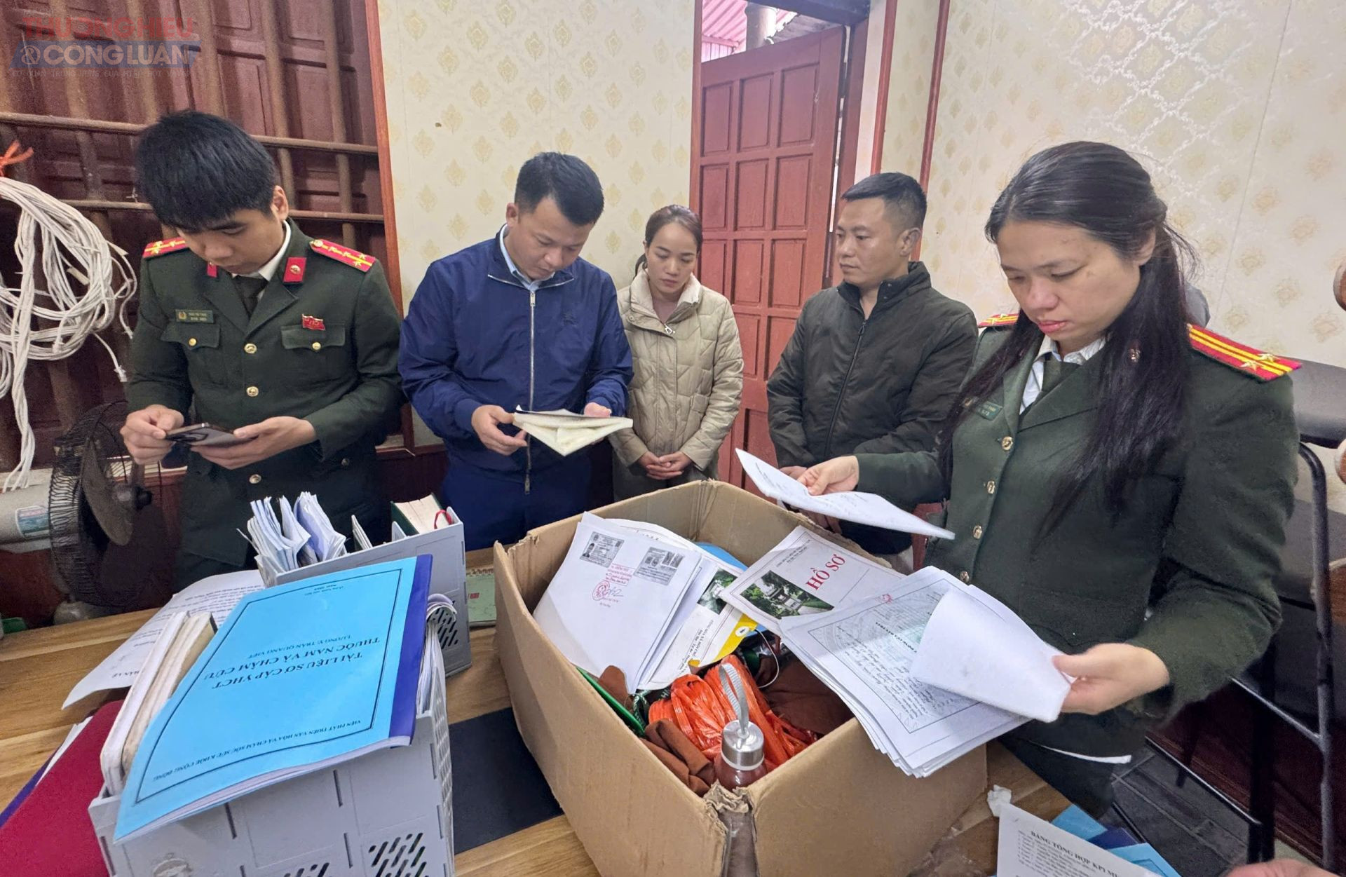 Cơ quan An ninh điều tra Công an tỉnh Thanh Hóa tiến hành khám xét khẩn cấp địa điểm Phòng khám Hoàng Minh Đường Cơ quan An ninh điều tra Công an tỉnh Thanh Hóa tiến hành khám xét khẩn cấp địa điểm Phòng khám Hoàng Minh Đường