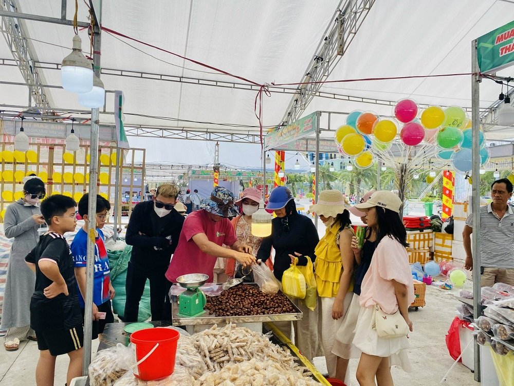 Du lịch và tiêu dùng bùng nổ, góp lực đưa doanh thu bán lẻ Đà Nẵng tăng mạnh Du lịch và tiêu dùng bùng nổ, góp lực đưa doanh thu bán lẻ Đà Nẵng tăng mạnh