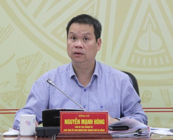 Ông Nguyễn Mạnh Hùng, Chủ tịch UBND thành phố Đà Nẵng yêu cầu rút ngắn việc cao tốc nội thị kết nối trung tâm Đà Nẵng với Chu Lai xuống còn 1 - 2 năm. Ông Nguyễn Mạnh Hùng, Chủ tịch UBND thành phố Đà Nẵng yêu cầu rút ngắn việc cao tốc nội thị kết nối trung tâm Đà Nẵng với Chu Lai xuống còn 1 - 2 năm.