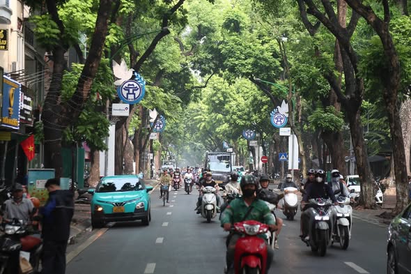Hơn 90% xe máy trong Vành đai 1 vẫn dùng xăng, tỷ lệ xe điện còn thấp