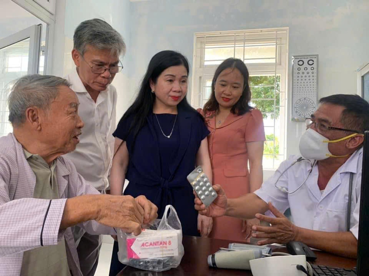 Bổ sung 30 loại thuốc điều trị ung thư mới vào danh mục bảo hiểm y tế chi trả .