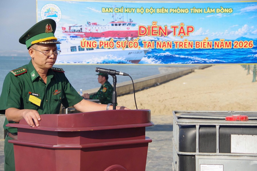 Đại tá Nguyễn Thành Đính, Chỉ huy trưởng Ban Chỉ huy Bộ đội Biên phòng tỉnh Lâm Đồng phát biểu tại buổi diễn tập Đại tá Nguyễn Thành Đính, Chỉ huy trưởng Ban Chỉ huy Bộ đội Biên phòng tỉnh Lâm Đồng phát biểu tại buổi diễn tập