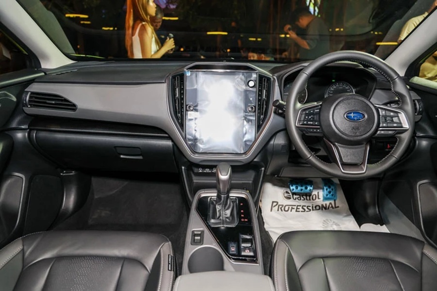 Điểm mạnh của Crosstrek 2026 khi xe sở hữu tới 8 t&uacute;i kh&iacute; c&ugrave;ng g&oacute;i c&ocirc;ng nghệ hỗ trợ l&aacute;i EyeSight 4.0