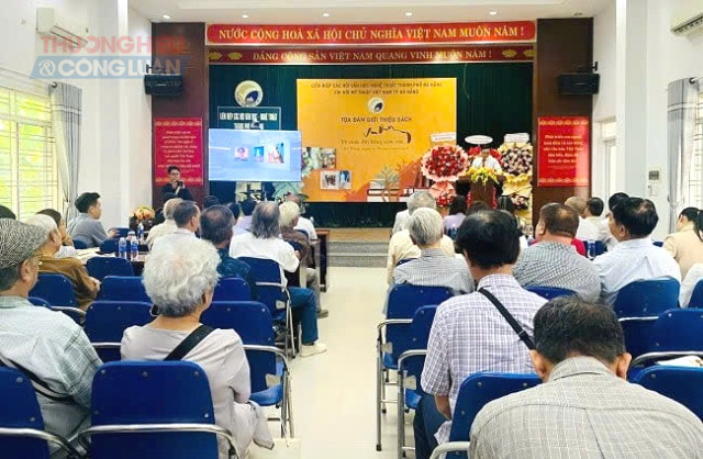 Quang cảnh buổi ra mắt sách tranh của họa sỹ Vũ Dương. Quang cảnh buổi ra mắt sách tranh của họa sỹ Vũ Dương.