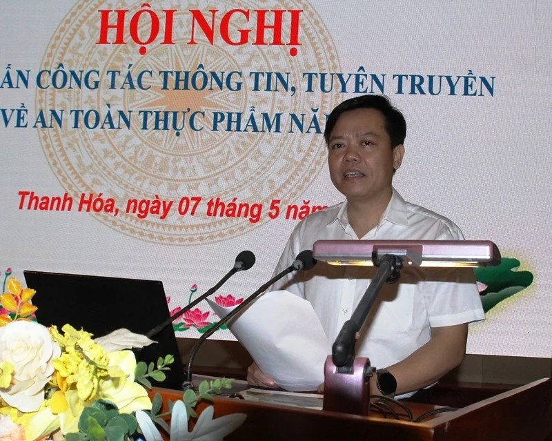 Ph&oacute; Gi&aacute;m đốc Sở Y tế Trần Văn H&ugrave;ng ph&aacute;t biểu tại hội nghị.