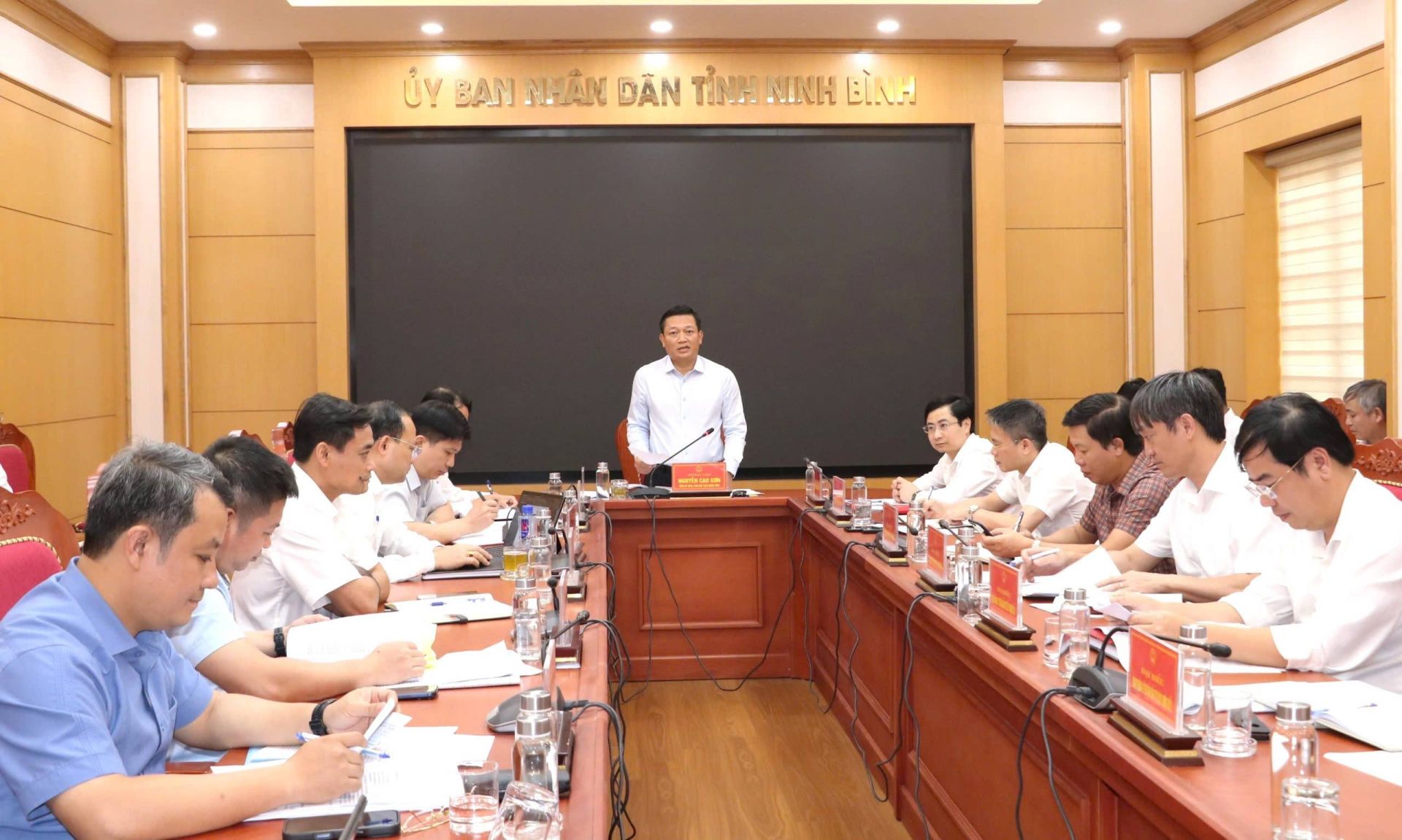 Ph&oacute; Chủ tịch UBND tỉnh Ninh B&igrave;nh Nguyễn Cao Sơn vừa chủ tr&igrave; Hội nghị