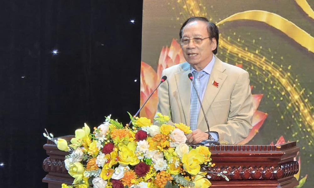 Nghệ sĩ Nhân dân Lê Tiến Thọ, Trưởng Ban Giám khảo cuộc thi phát biểu tại họp báo.