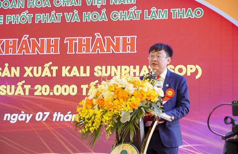 Ông Trần Đại Nghĩa – Phó Tổng Giám đốc, Trưởng ban Quản lý dự án trình bày báo cáo tóm tắt quá trình thực hiện dự án Ông Trần Đại Nghĩa – Phó Tổng Giám đốc, Trưởng ban Quản lý dự án trình bày báo cáo tóm tắt quá trình thực hiện dự án