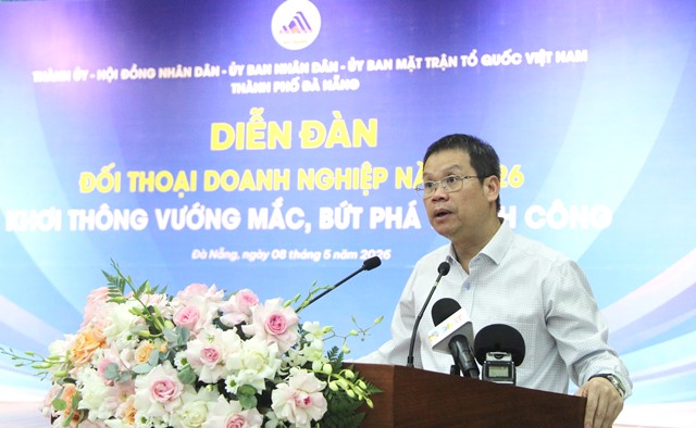 Chủ tịch UBND TP Đ&agrave; Nẵng Nguyễn Mạnh H&ugrave;ng cam kết kh&ocirc;ng để một vướng mắc nhỏ l&agrave;m mất đi cơ hội lớn của doanh nghiệp.