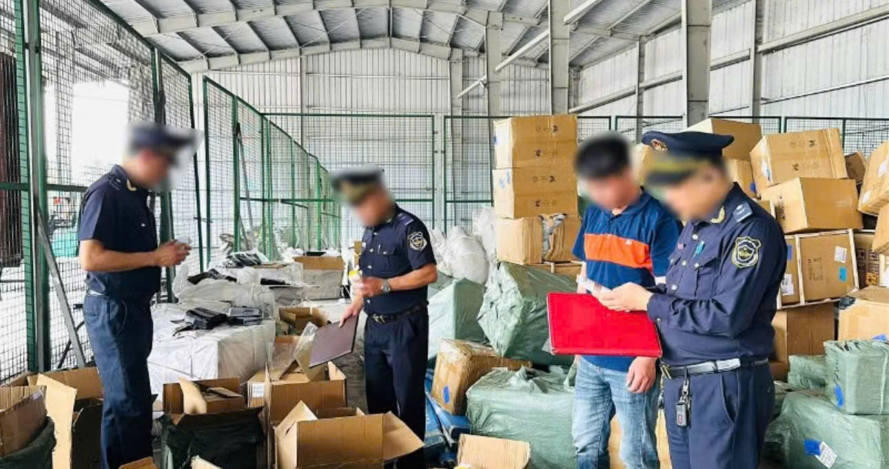 Hải quan phát hiện gần 15.000 sản phẩm mỹ phẩm, thời trang nghi giả mạo nhãn hiệu