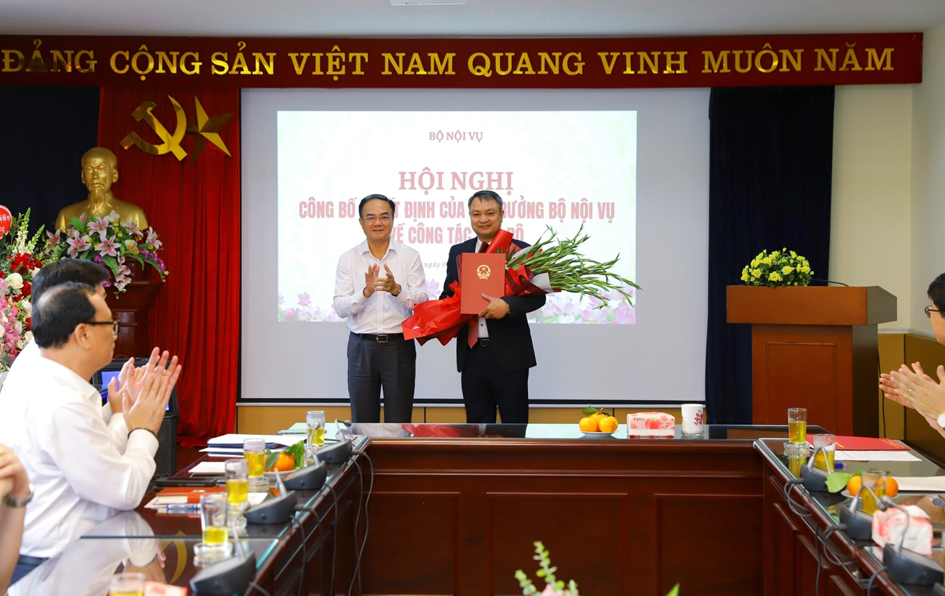 Bộ Nội vụ điều động, bổ nhiệm nh&acirc;n sự Cục Người c&oacute; c&ocirc;ng