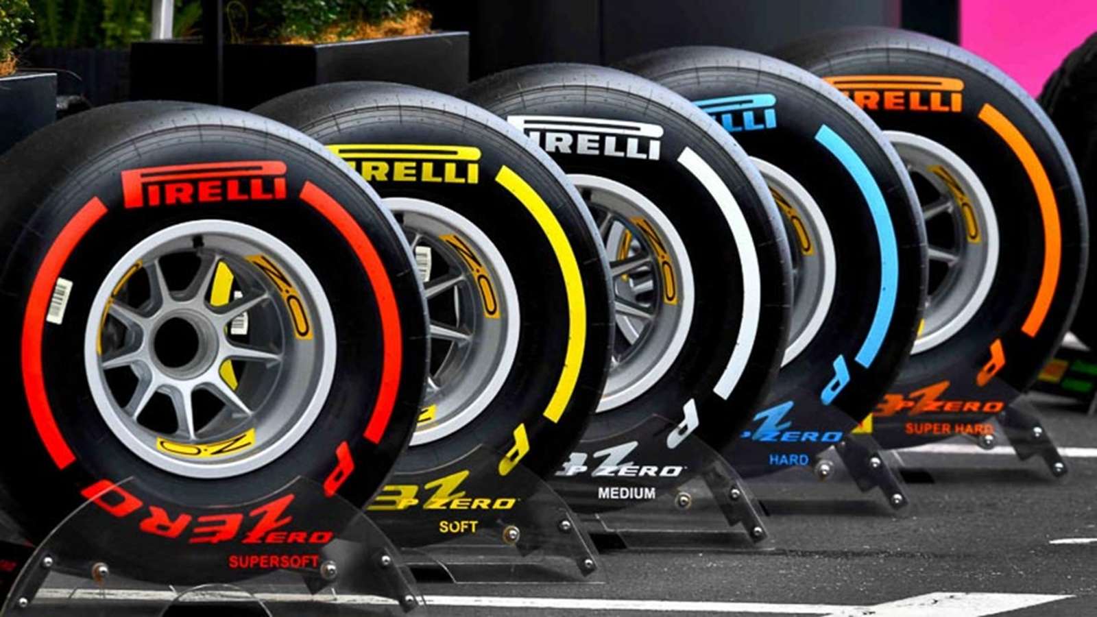 Pirelli đ&atilde; mua cổ phần trong c&ocirc;ng ty c&ocirc;ng nghệ Thụy Điển Univrses để ph&aacute;t triển c&ocirc;ng nghệ lốp xe t&iacute;ch hợp tr&iacute; tuệ nh&acirc;n tạo (AI)