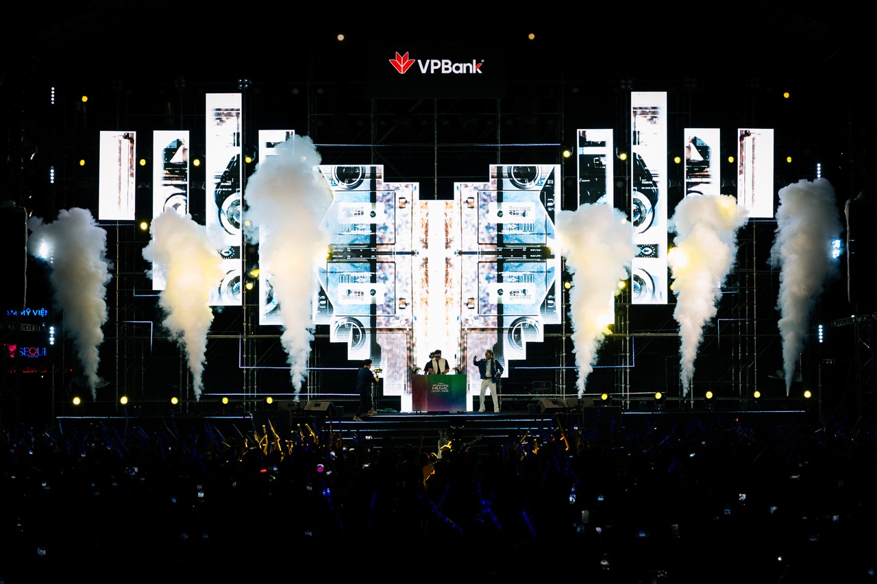 Đêm nhạc VPBank Prime’s Night với sự góp mặt của các nghệ sĩ hàng đầu hứa hẹn thổi bùng năng lượng, tiếp lửa tinh thần cho các vận động viên trước thềm ngày chạy chính thức 01/08/2026. Đêm nhạc VPBank Prime’s Night với sự góp mặt của các nghệ sĩ hàng đầu hứa hẹn thổi bùng năng lượng, tiếp lửa tinh thần cho các vận động viên trước thềm ngày chạy chính thức 01/08/2026.
