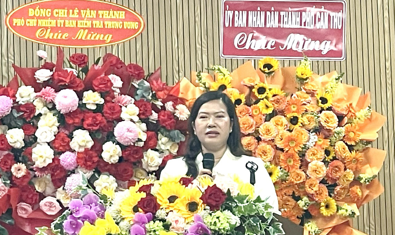 Bà Nguyễn Thị Ngọc Điệp Phó chủ tịch UBND TP. Cần Thơ phát biểu với Tổng kết 2 năm triển khai ghép thận tại Bệnh viện Đa khoa Trung ương Cần Thơ Bà Nguyễn Thị Ngọc Điệp Phó chủ tịch UBND TP. Cần Thơ phát biểu với Tổng kết 2 năm triển khai ghép thận tại Bệnh viện Đa khoa Trung ương Cần Thơ