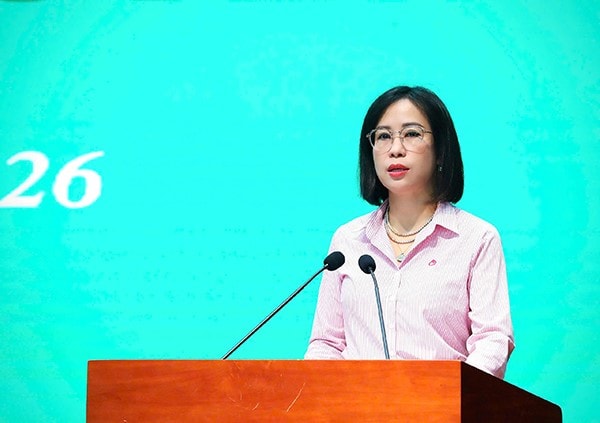 Ph&oacute; Tổng Gi&aacute;m đốc NHCSXH L&ecirc; Thị Đức Hạnh th&ocirc;ng tin kết quả hoạt động những th&aacute;ng đầu năm 2026