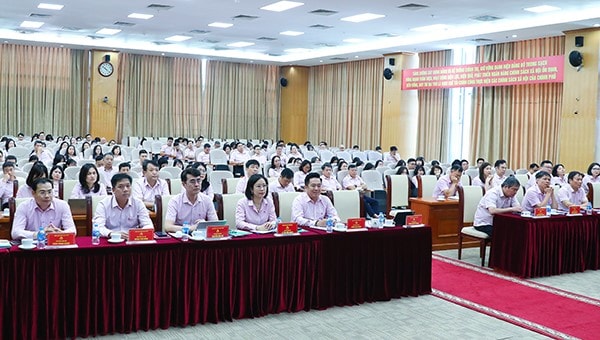 Quang cảnh tại điểm cầu Trung ương