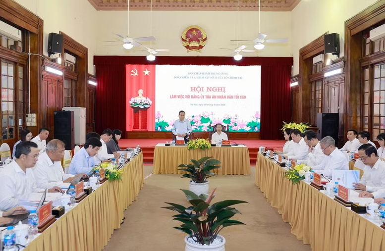 Chủ tịch Quốc hội Trần Thanh Mẫn, Trưởng Đo&agrave;n Kiểm tra, gi&aacute;m s&aacute;t số 11 của Bộ Ch&iacute;nh trị, Ban B&iacute; thư chủ tr&igrave; Hội nghị l&agrave;m việc với Đảng ủy T&ograve;a &aacute;n nh&acirc;n d&acirc;n Tối cao - Ảnh: TTXVN
